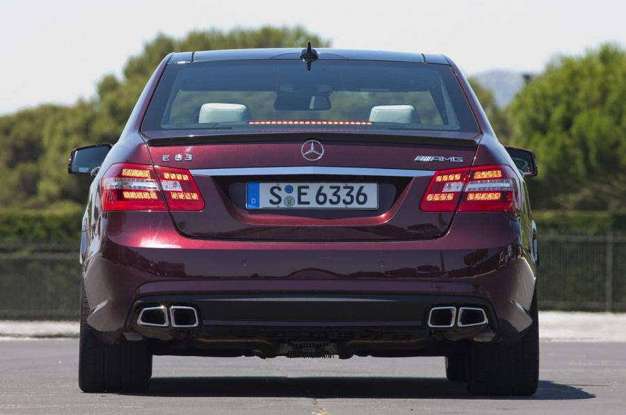  Mercedes-Benz E63 AMG 2012 года  (фото 3 из 30)
